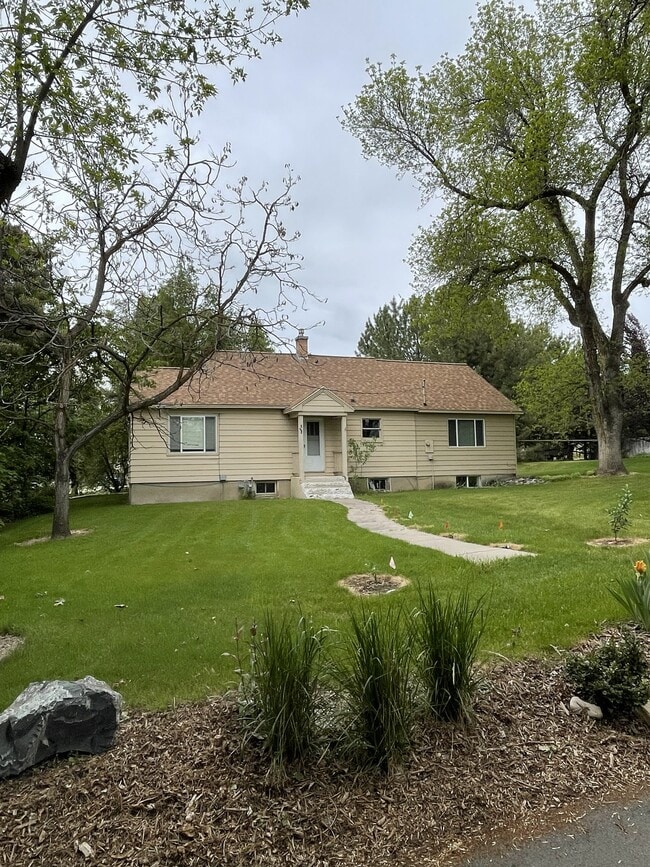 Building Photo - 206 N 200 E