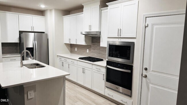 Building Photo - 609 Red River Dr