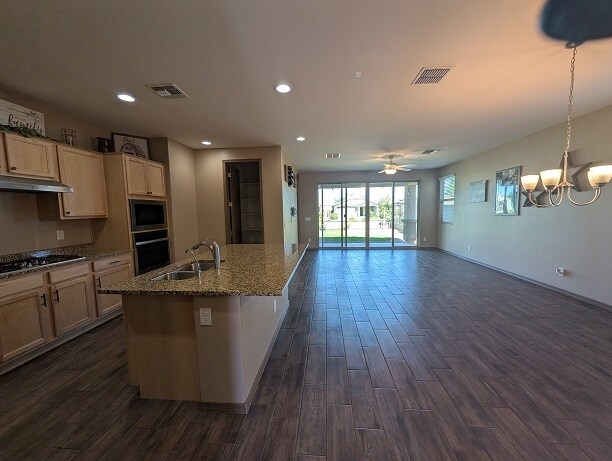 Building Photo - 41390 W Carlisle Ln