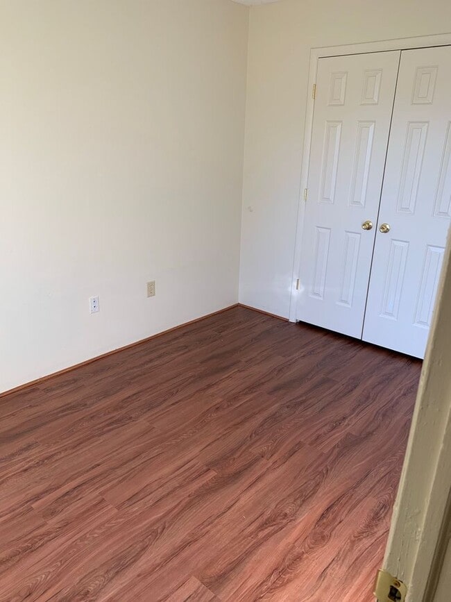 Building Photo - Great Two Story Home In Town