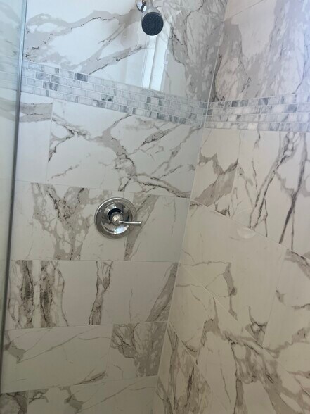 Building Photo - 1022 W 25th St