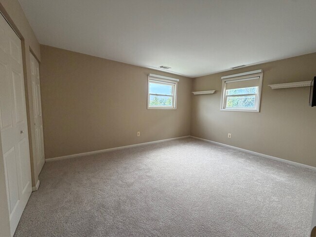 Building Photo - 17 Warren Lodge Ct