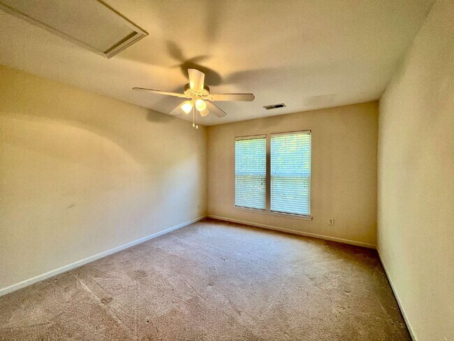 Building Photo - EXCELLENT LOCATION!