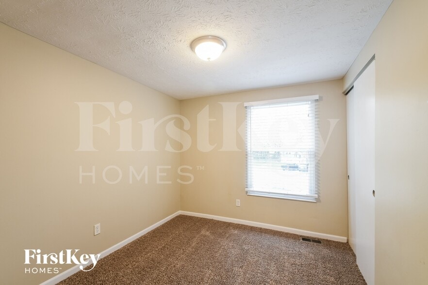 Building Photo - 639 Shady Creek Ct
