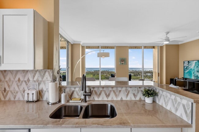 Building Photo - 700 E Boynton Beach Blvd