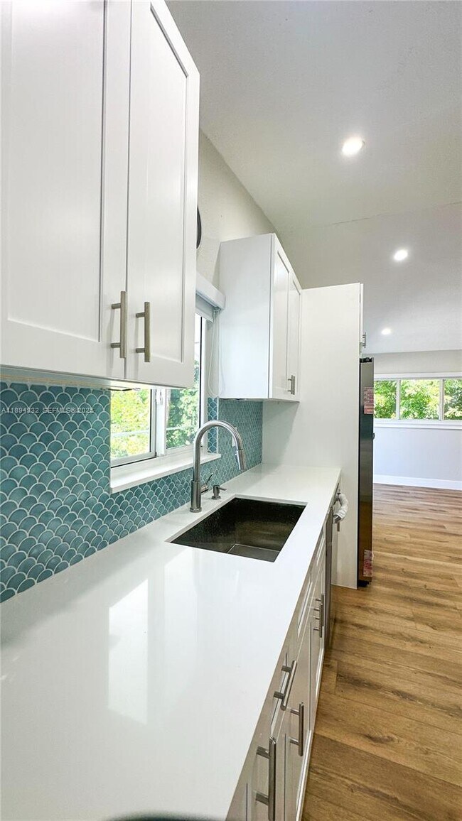 Building Photo - 45 Gumbo Limbo Ave