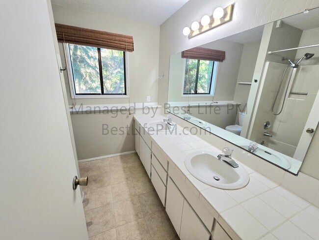 Building Photo - 9 Mountain Cir