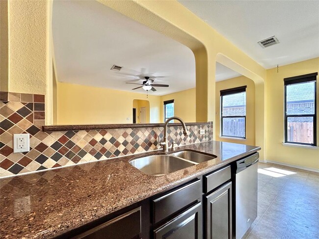 Building Photo - 505 Willow Walk Dr