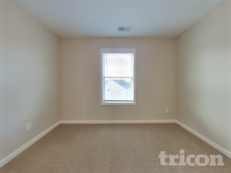 Building Photo - 142 Waters Edge Pkwy