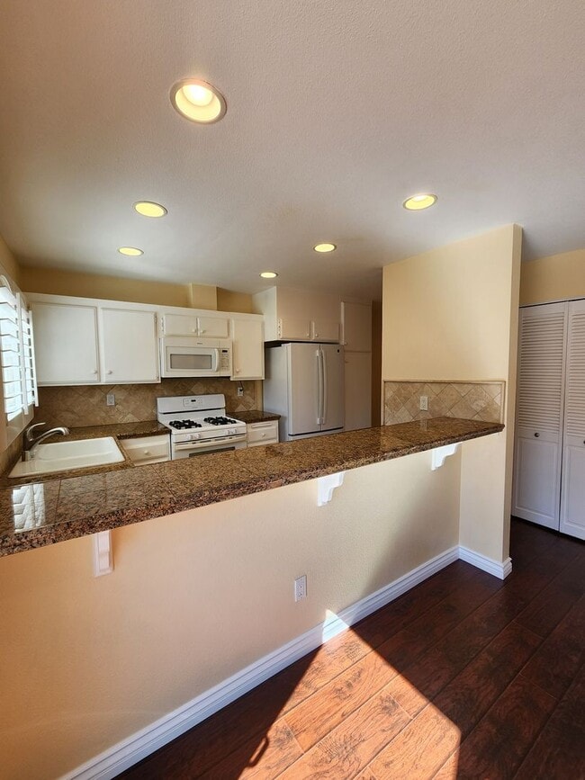 Building Photo - Bright & Beautiful Home Nestled Near Nature and Conveniences