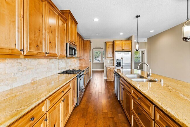 Building Photo - Beautiful Gated Fisher’s Landing Townhome with 4 Bedrooms, Gas Fireplace & Central AC