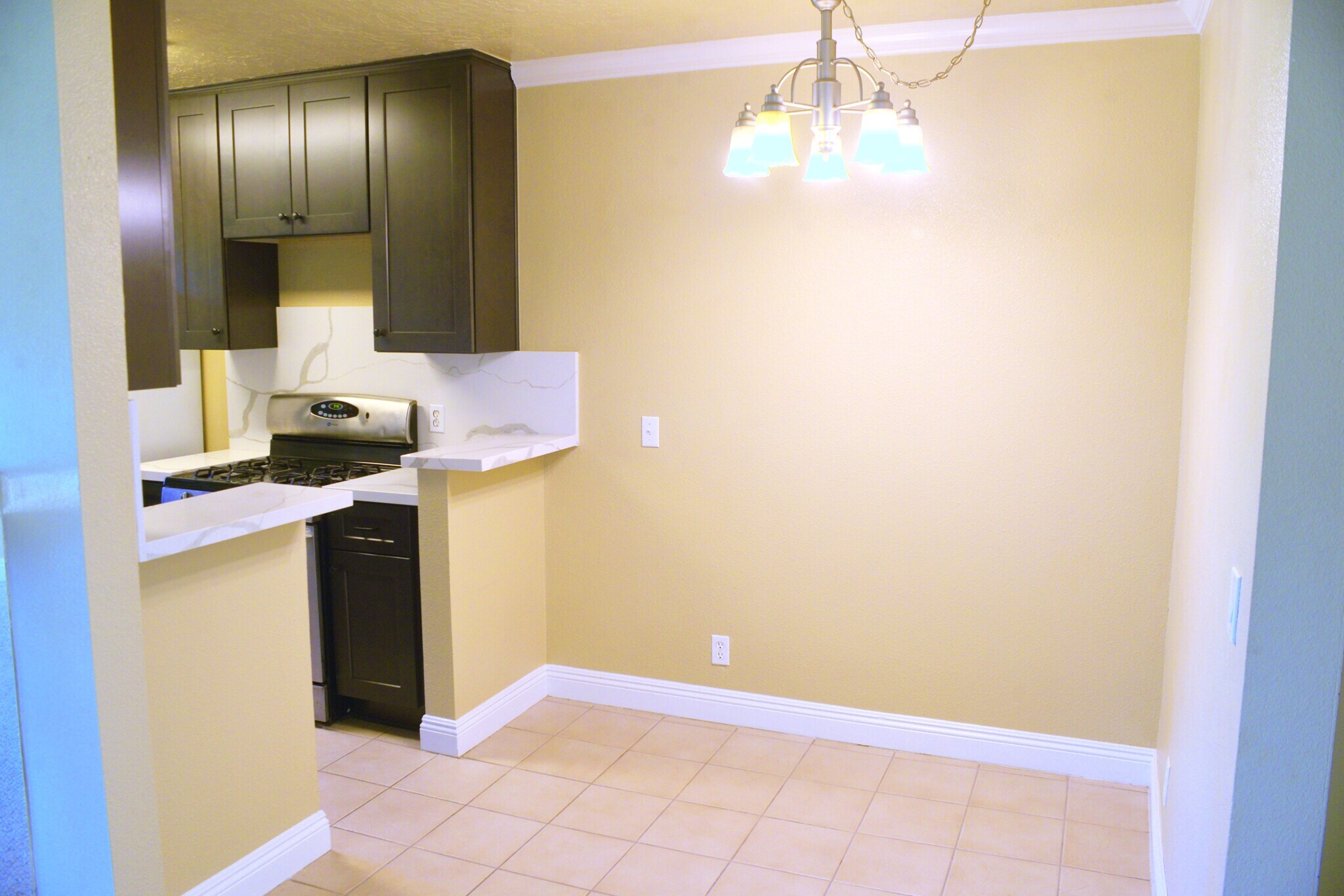 Eating area - 4705 Kester Ave