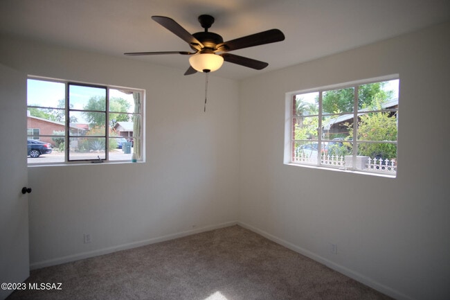 Building Photo - 721 E Joan Pl