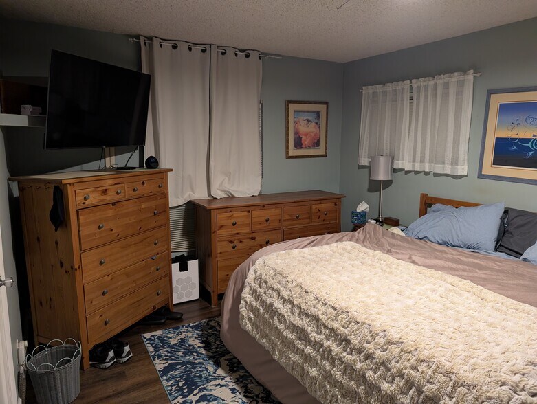 Building Photo - 5011 Stacy St