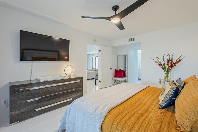 Building Photo - 10610 N 35th St