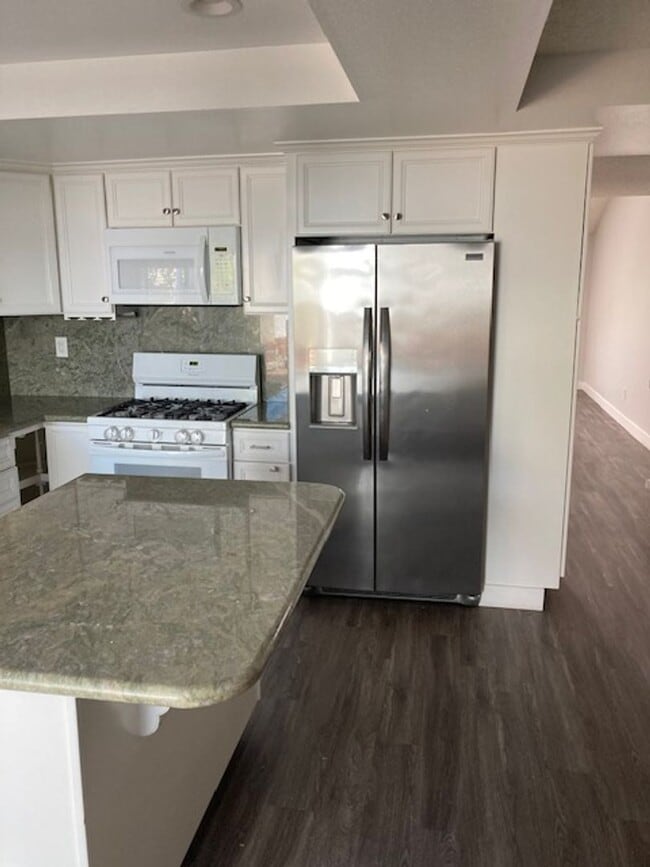 Building Photo - OUTSTANDING 4 BEDROOM HOME IN GATED COMMUNITY