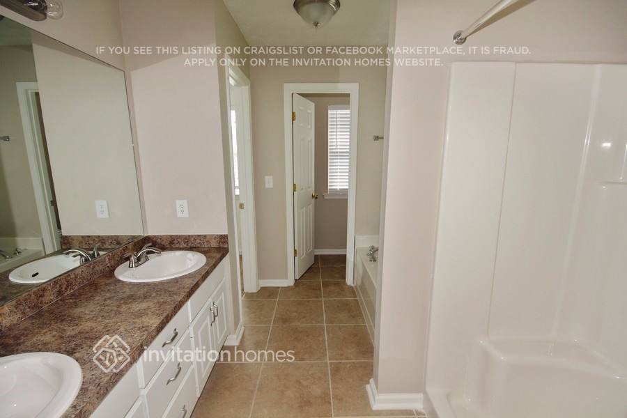 Building Photo - 1213 Dressage Ridge NE