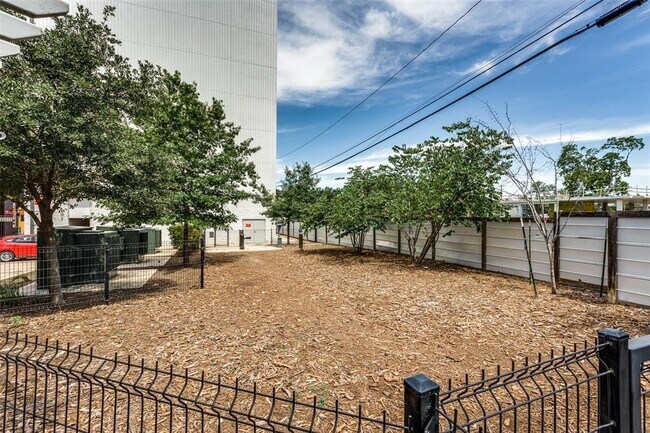 Building Photo - 4361 S Congress Ave