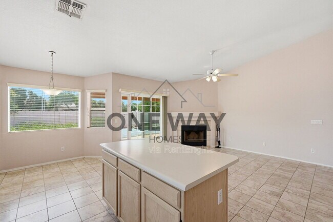 Building Photo - 819 E Cindy St