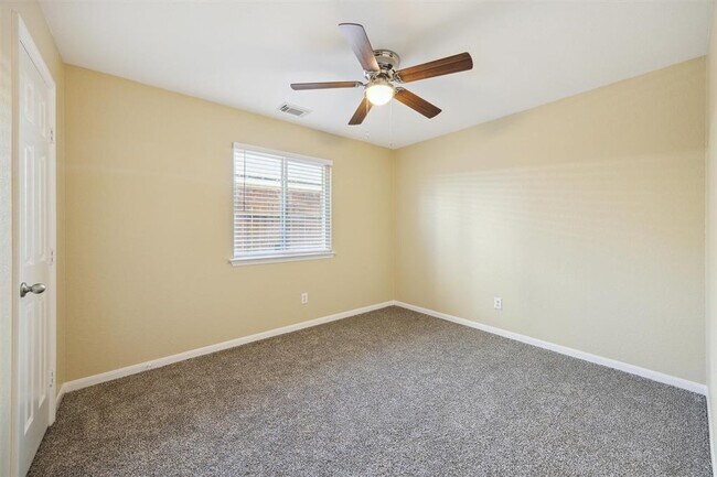 Building Photo - 4030 Mt Everest Way