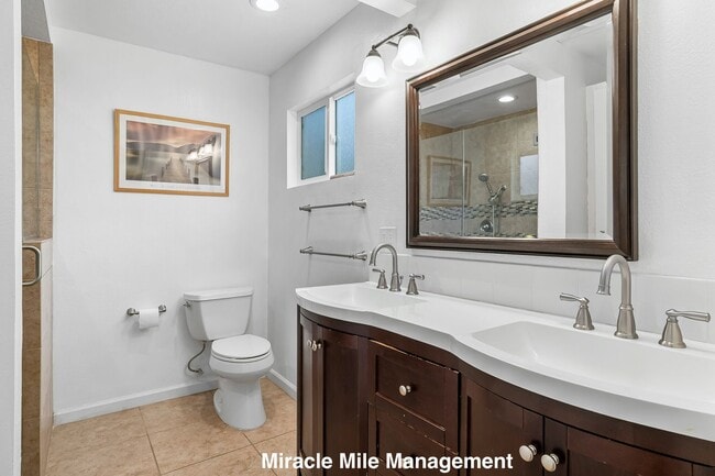 Building Photo - Ranch-Style, Spacious 5 Bedroom Home is De...