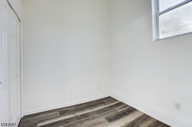 Building Photo - 108 Hilton Ave