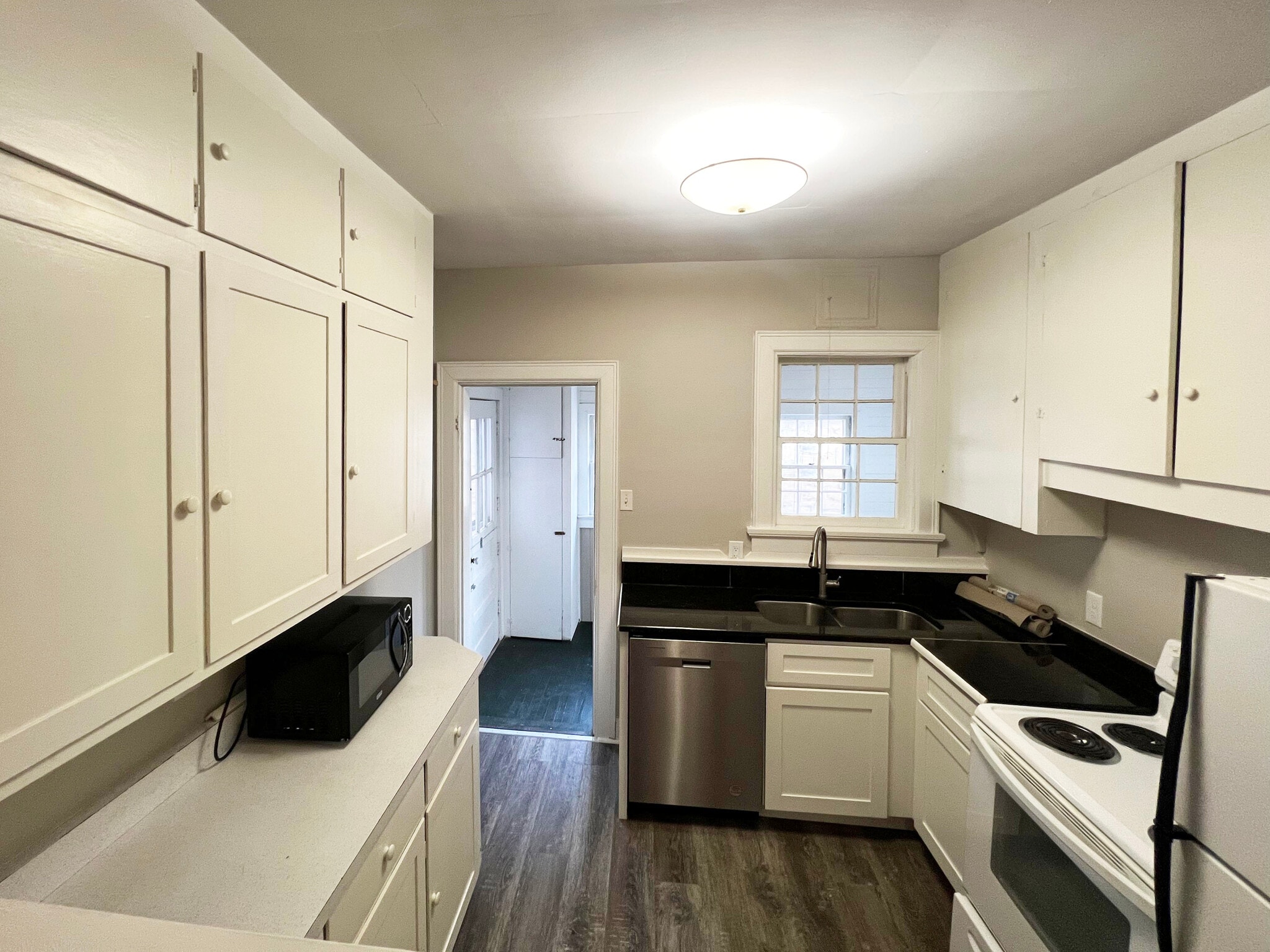 Kitchen - 815 W Johnson St