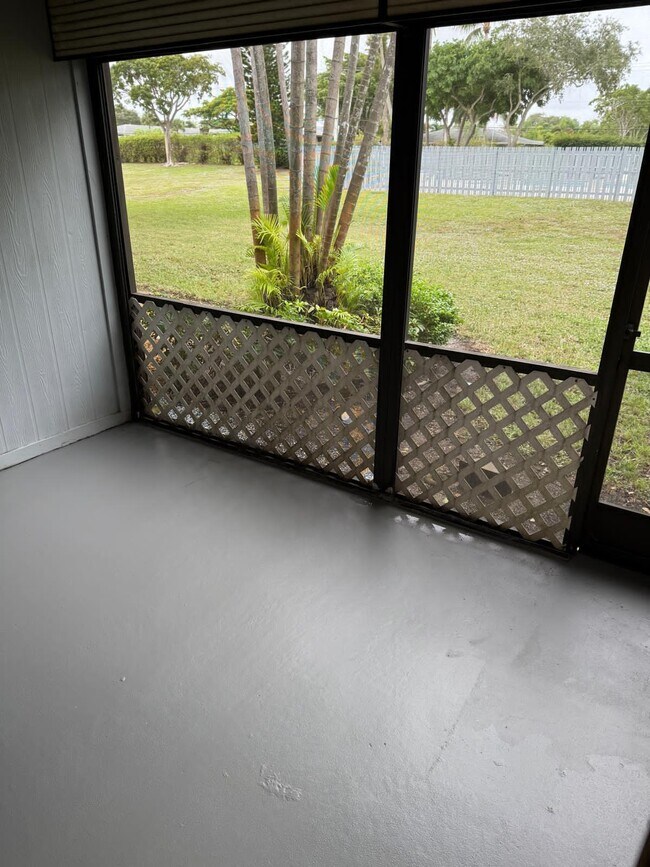 Building Photo - 2335 SW 22nd Ave