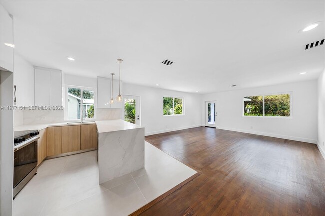 Building Photo - 250 NW 98th St