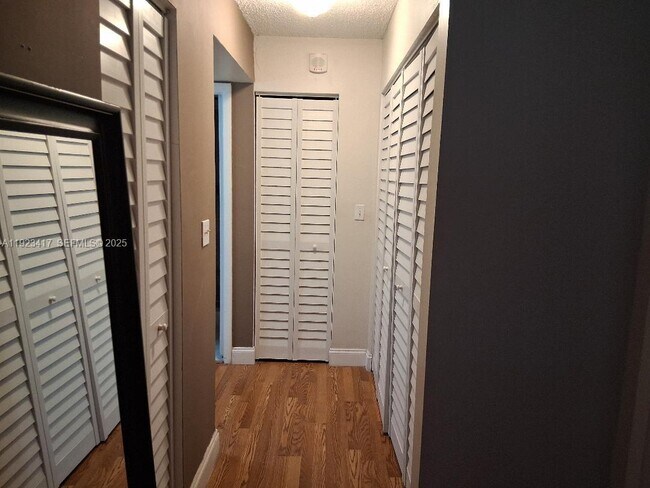 Building Photo - 1400 St Charles Pl