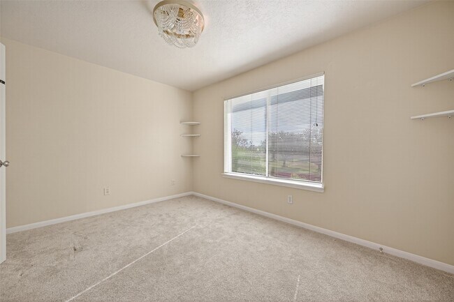 Building Photo - 6710 Creek Village Dr