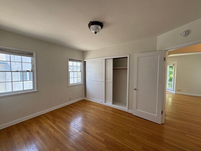 Building Photo - LOVELY 4BD 1,5BA HOME W/Large Backyard