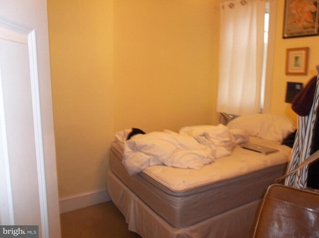 Building Photo - 623 Morris Pl NE