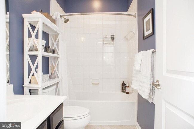 Building Photo - Stunning 3bd 2.5bth townhome in the Pondview community in Millersville.