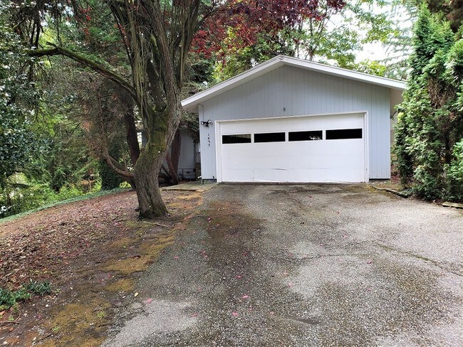 Primary Photo - 1435 Bellevue Way SE