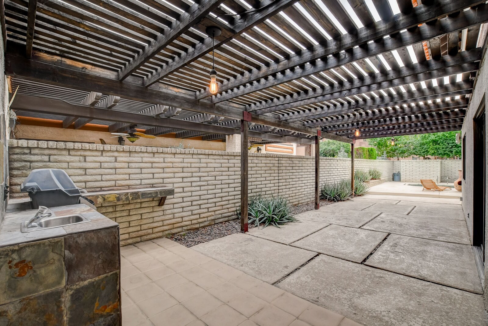 Building Photo - 945 Vegas Valley Dr