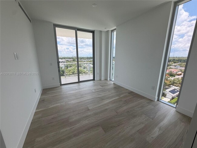 Building Photo - 4714 N Flagler Dr