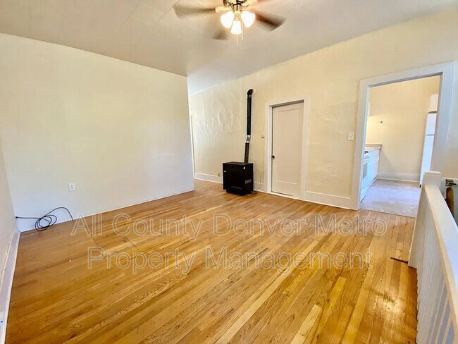 Building Photo - 912 13th St