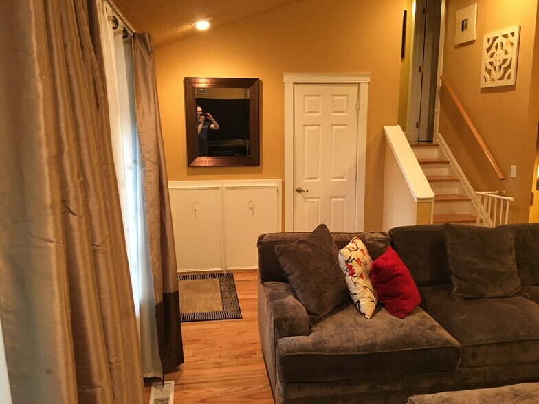 Building Photo - 29748 4th Ave S