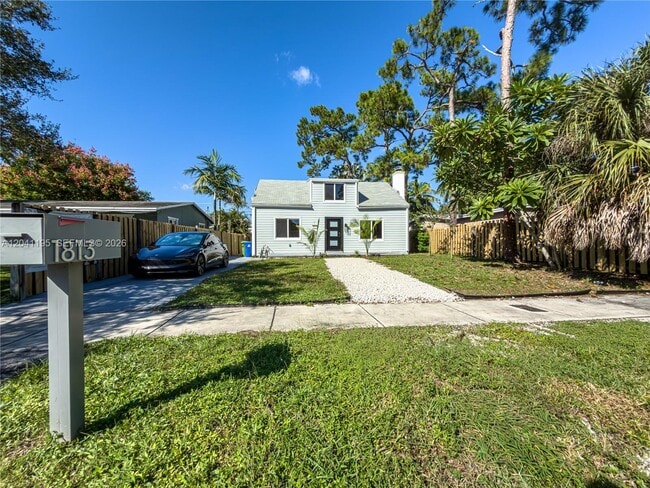 Building Photo - 1813 SW 10th St