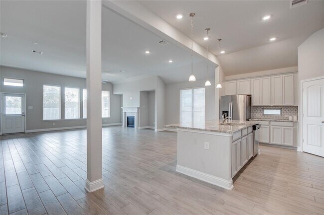 Building Photo - 12704 Southern Oaks Landing