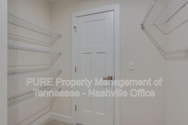 Building Photo - 2102 Morton Dr