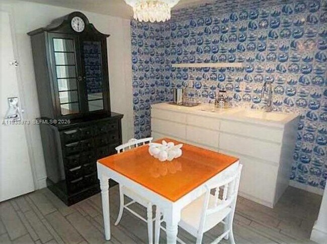 Building Photo - 1100 West Ave