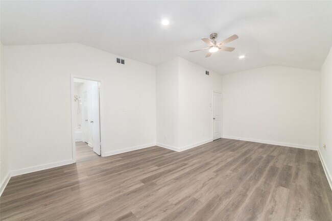 Building Photo - 17003 Summer Dew Ln