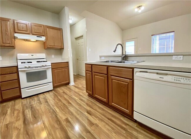 Building Photo - 611 Zennia St