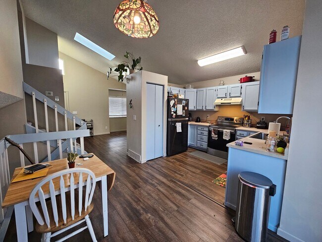 Building Photo - 3 Bed 2 Bath In Fountain Valley Ranch!!