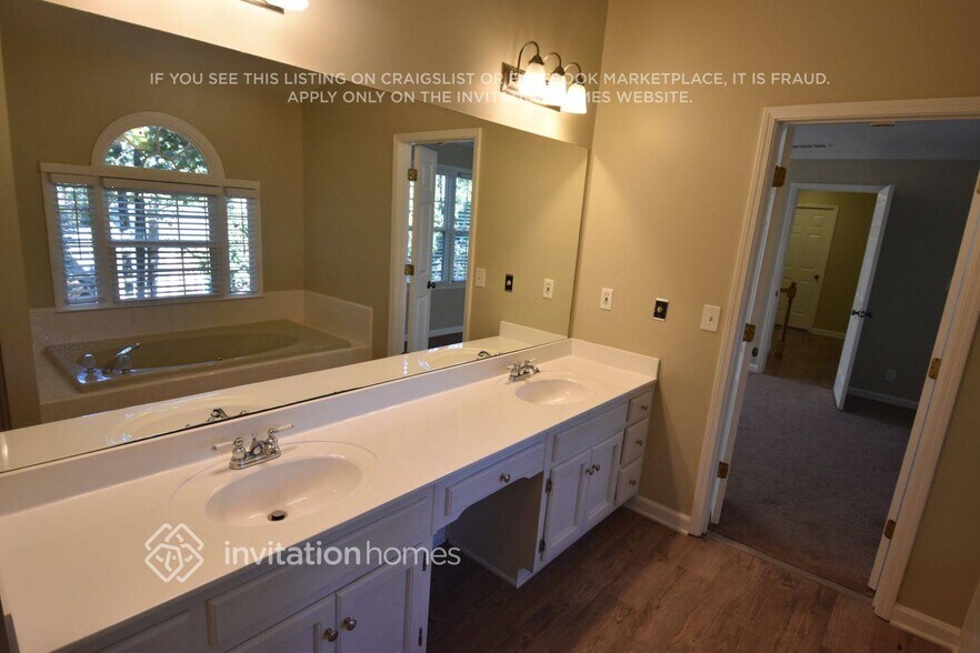Building Photo - 725 Redlion Run