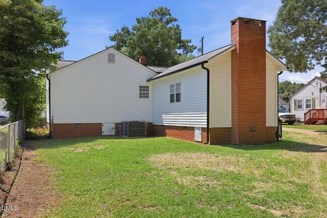 Building Photo - 301 N 9th St