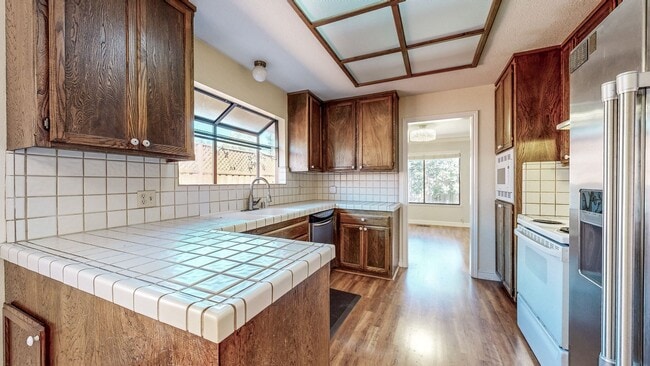 Building Photo - Well Maintain West Side Single Story 3 bedroom 2 bathroom home with 2 car garage