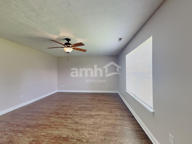 Building Photo - 960 Foxtail Ct